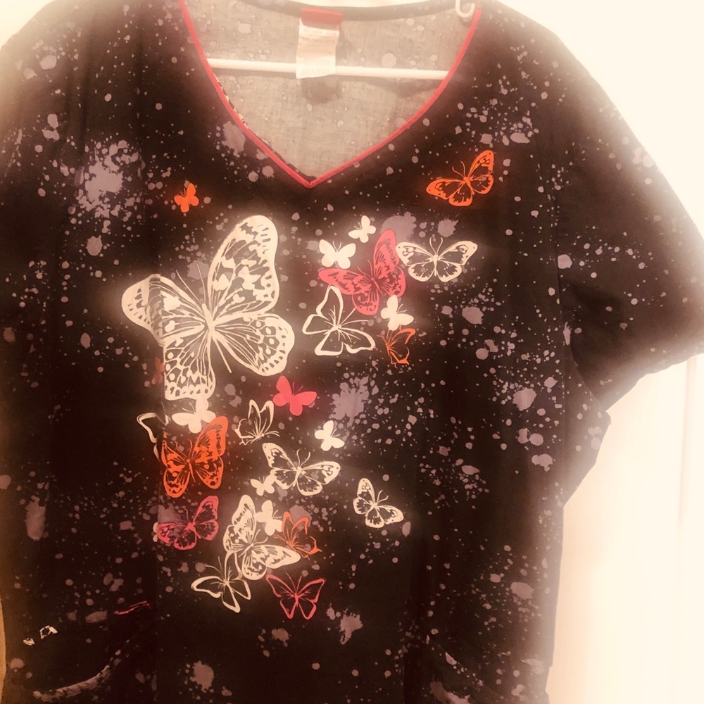 Docked 3x scrub top